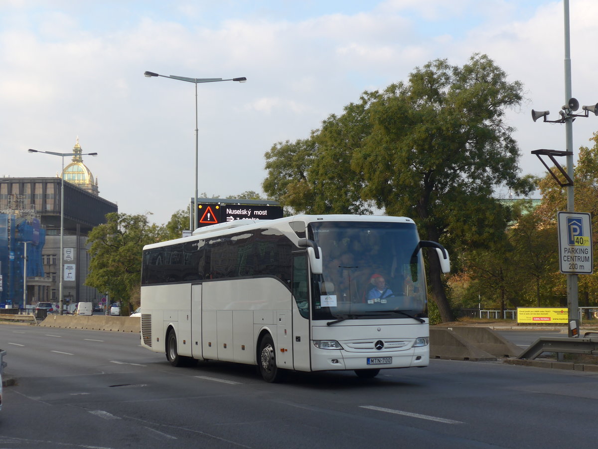 (198'959) - Aus Ungarn: ??? - MTN-700 - Mercedes am 21. Oktober 2018 in Praha, Hlavn� N�draz�