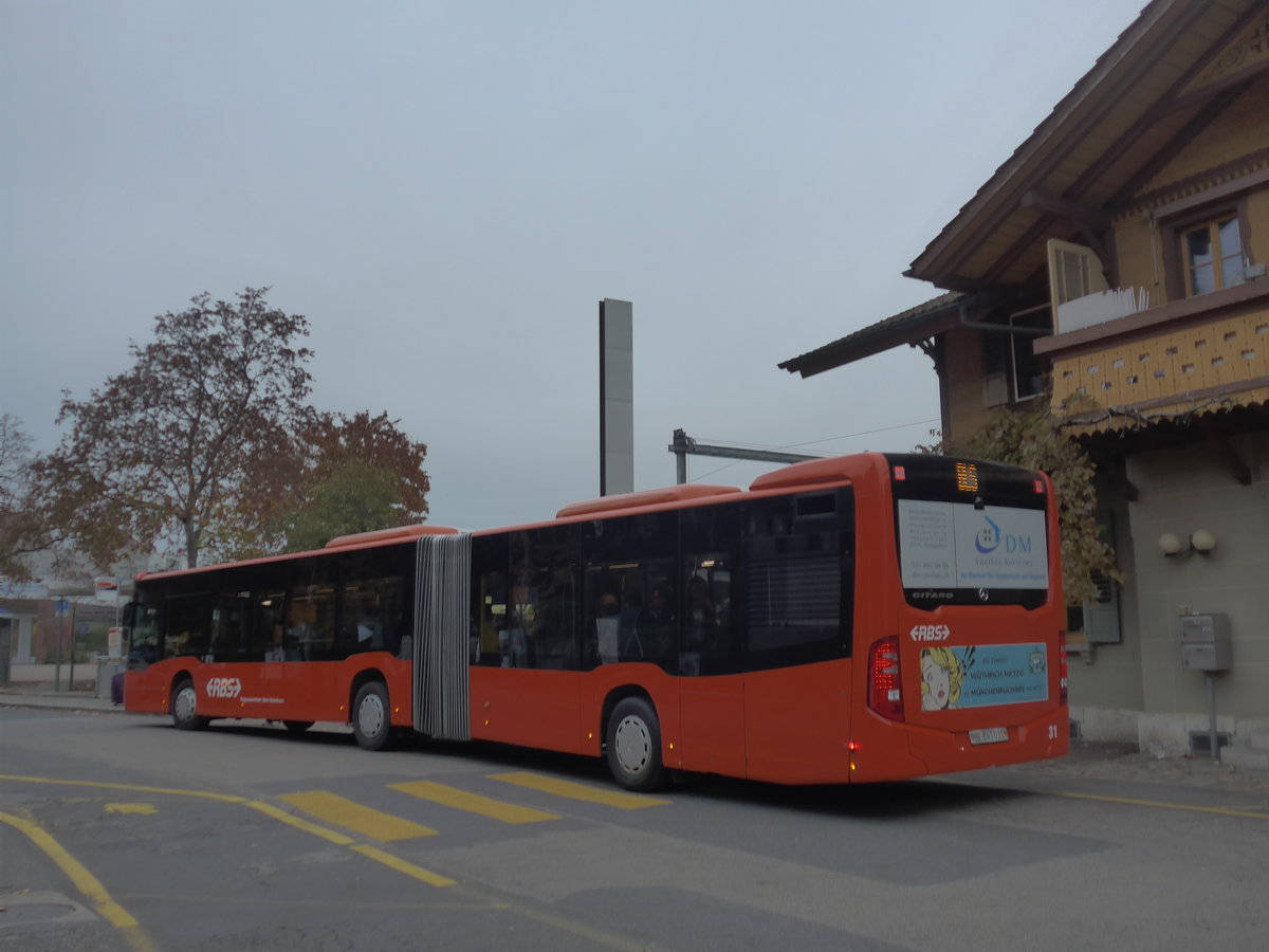 (199'182) - RBS Worblaufen - Nr. 31/BE 841'031 - Mercedes am 4. November 2018 beim Bahnhof M�nchenbuchsee