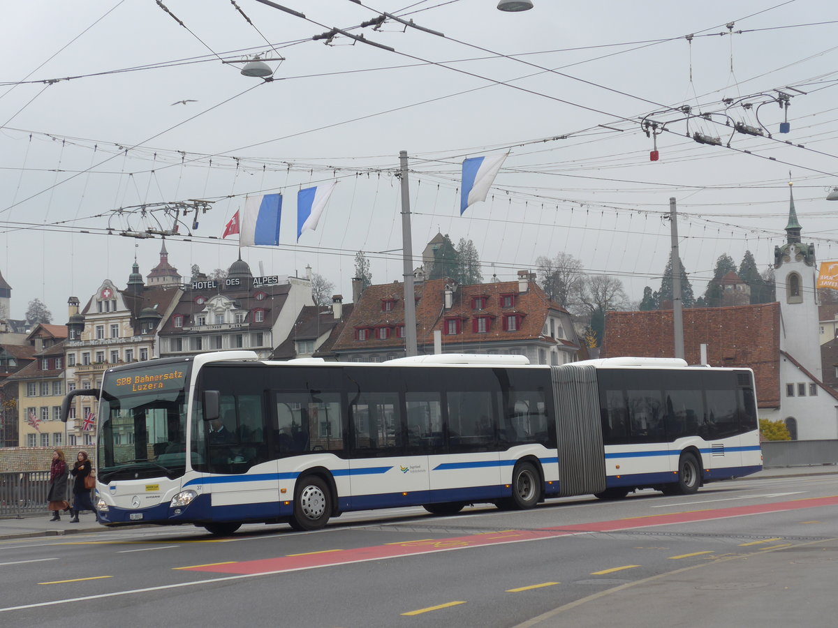 (199'380) - ZVB Zug - Nr. 37/ZG 88'037 - Mercedes am 18. November 2018 in Luzern, Bahnhofbr�cke