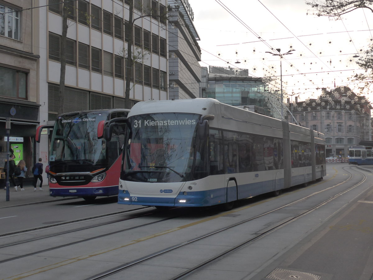 (199'443) - VBZ Z�rich - Nr. 92 - Hess/Hess Doppelgelenktrolleybus am 18. November 2018 in Z�rich, L�wenstrasse