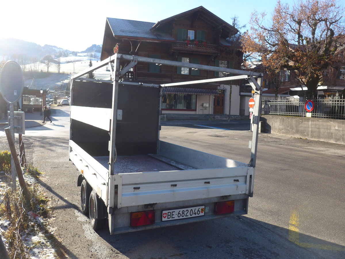(200'212) - AFA Adelboden - Nr. 65/BE 682'046 - Humbaur Gep�ckanh�nger am 25. Dezember 2018 beim Bahnhof Zweisimmen