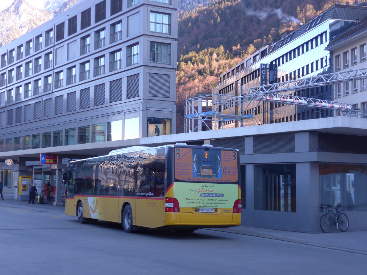 (200'315) - D�nser, Trimmis - GR 95'435 - MAN am 26. Dezember 2018 beim Bahnhof Chur