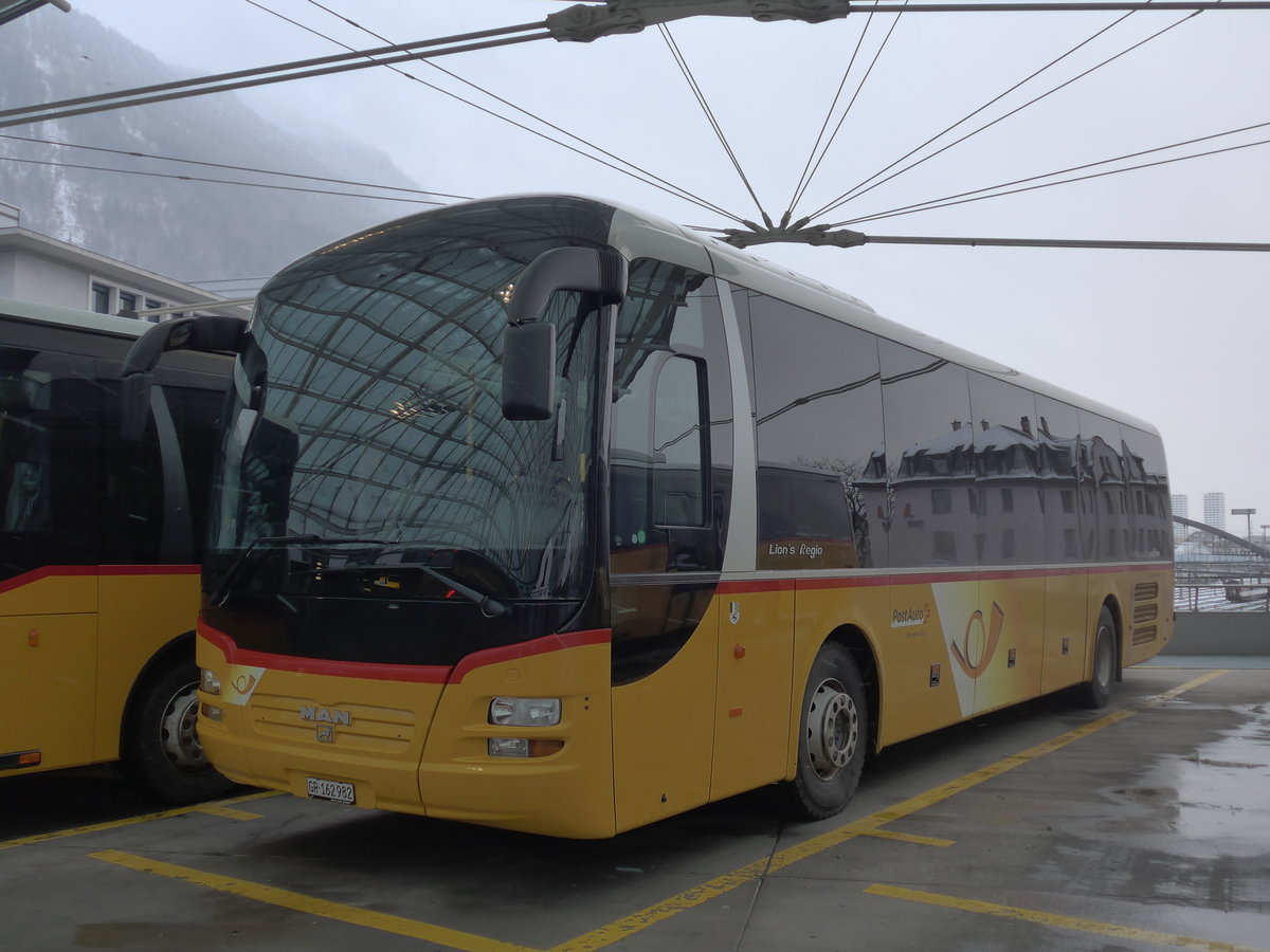 (200'550) - PostAuto Graub�nden - GR 162'982 - MAN am 2. Januar 2019 in Chur, Postautostation