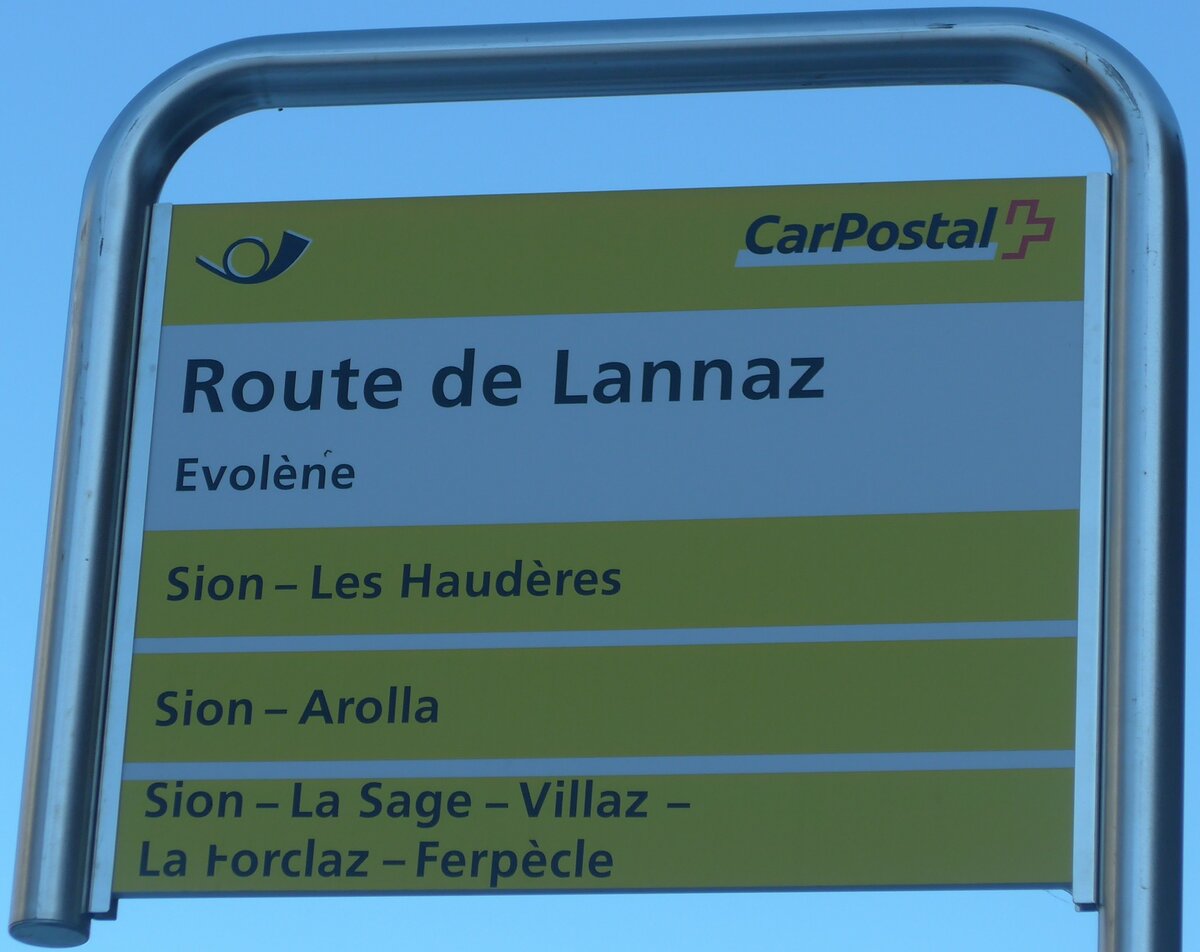 (201'754) - PostAuto-Haltestellenschild - Evol�ne, Route de Lannaz - am 24. Februar 2019