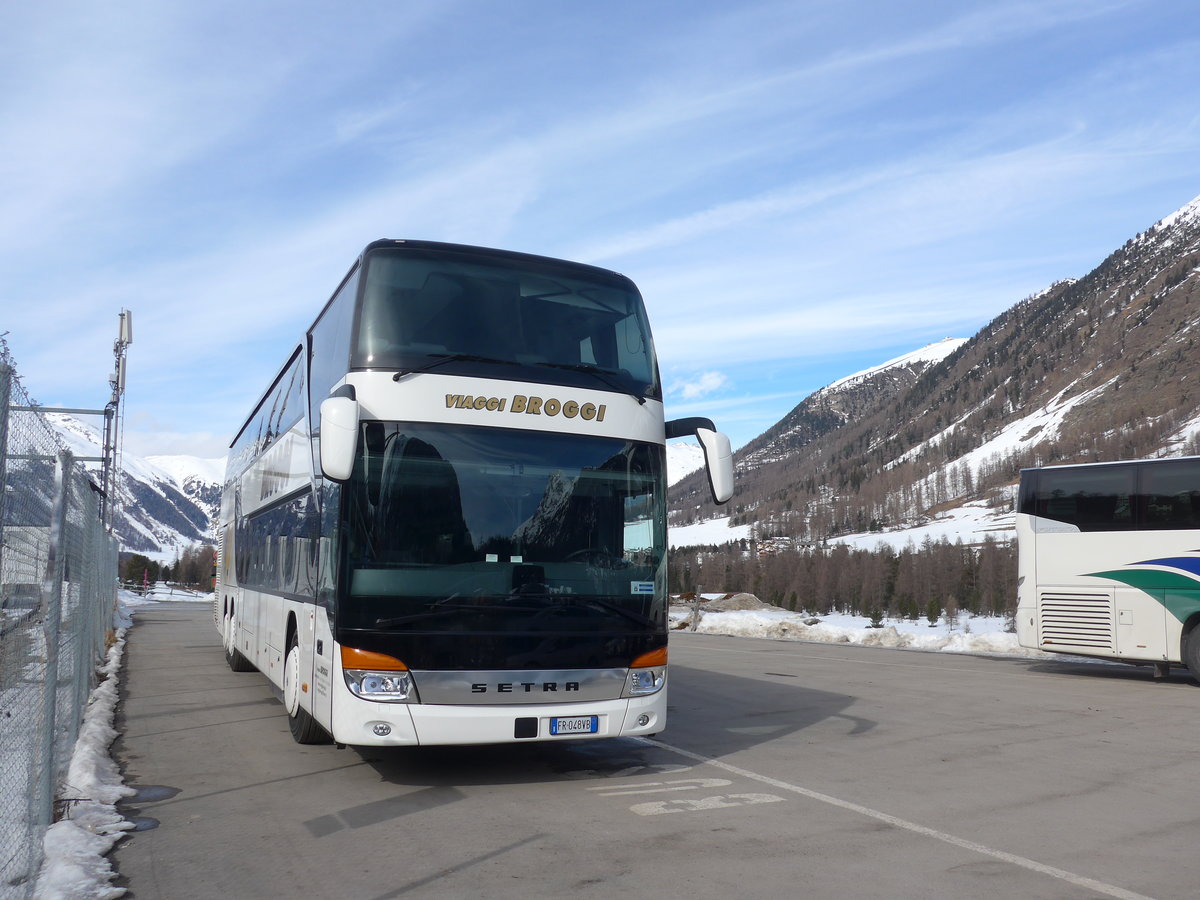 (201'850) - Aus Italien: Broggi, Bollate - FR-048 VB - Setra am 2. M�rz 2019 beim Bahnhof Pontresina
