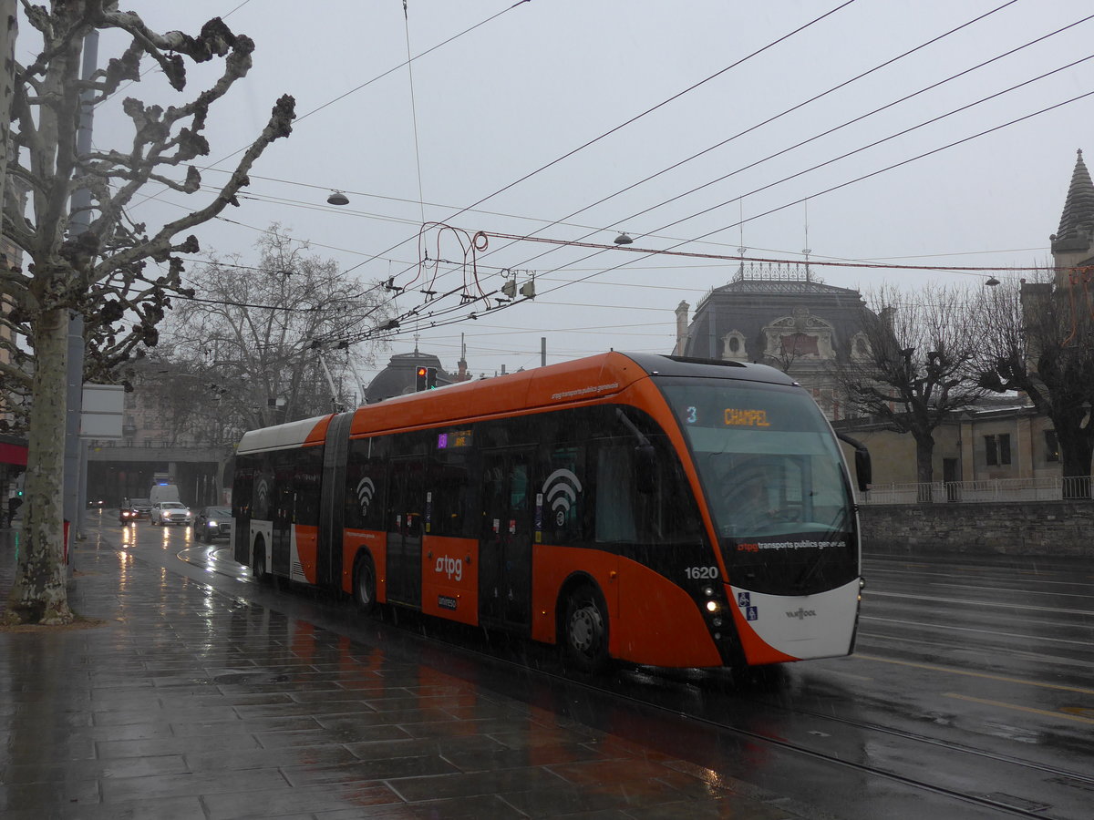 (202'216) - TPG Gen�ve - Nr. 1620 - Van Hool Gelenktrolleybus am 11. M�rz 2019 in Gen�ve, Place des Vingt-Deux-Cantons