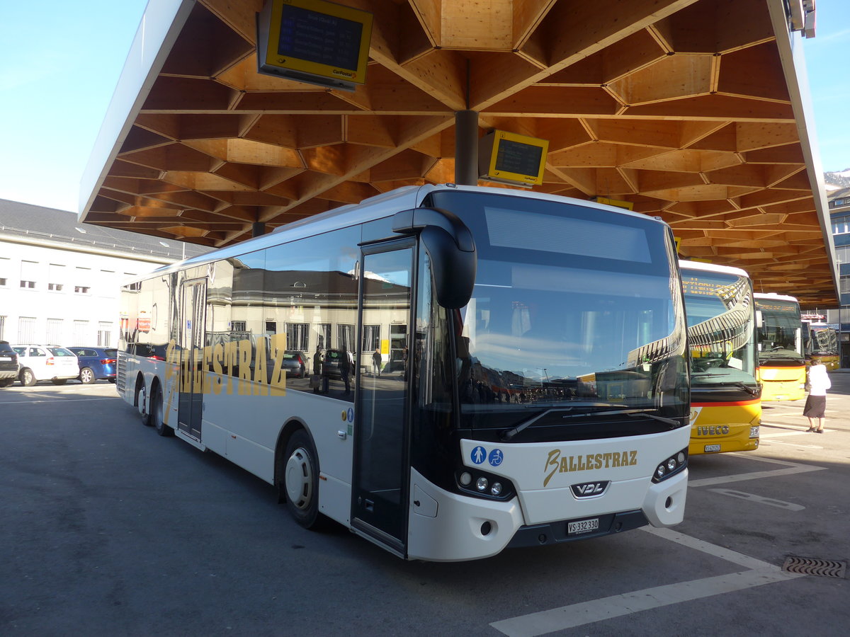 (202'379) - Ballestraz, Gr�ne - VS 332'330 - VDL am 16. M�rz 2019 beim Bahnhof Sion