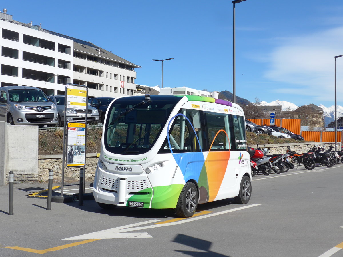 (202'404) - PostAuto Wallis - VS 451'600 - Navya am 16. M�rz 2019 beim Bahnhof Sion