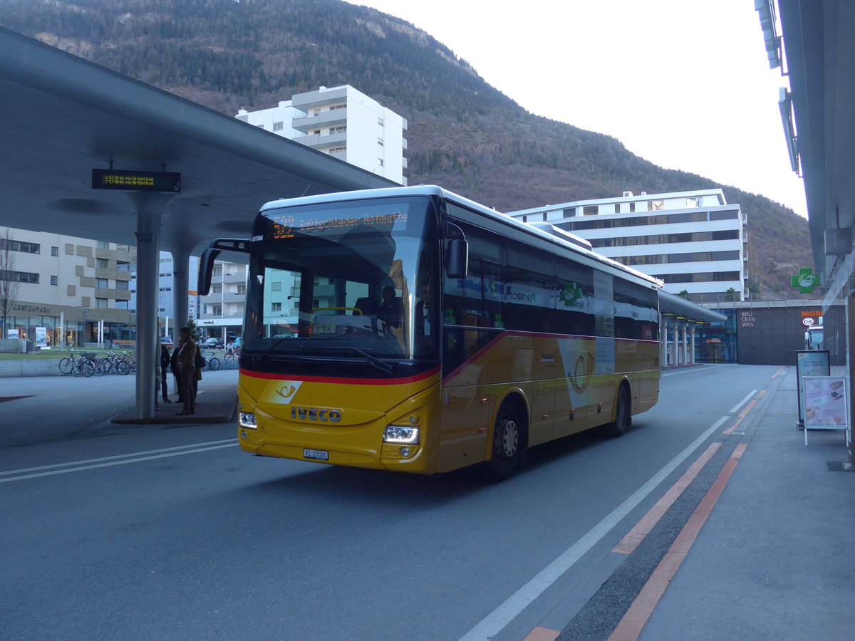 (202'439) - Autotour, Visp - VS 27'026 - Iveco am 16. M�rz 2019 beim Bahnhof Visp