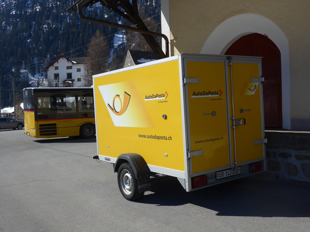 (202'612) - PostAuto Graub�nden - GR 143'008 - Conrad Gep�ckanh�nger am 20. M�rz 2019 beim Bahnhof Susch