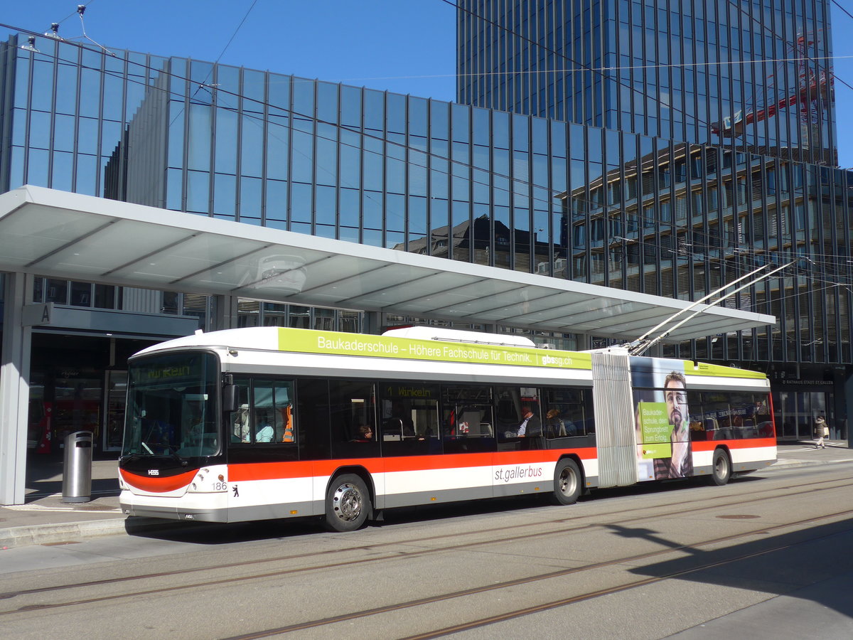 (202'693) - St. Gallerbus, St. Gallen - Nr. 186 - Hess/Hess Gelenktrolleybus am 21. M�rz 2019 beim Bahnhof St. Gallen