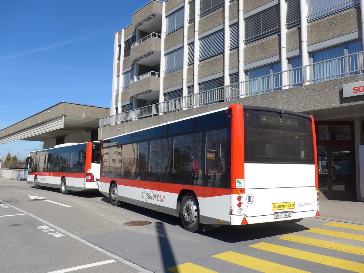 (202'716) - St. Gallerbus, St. Gallen - Nr. 302/SG 415'302 - Hess Personenanh�nger am 21. M�rz 2019 beim Bahnhof Wittenbach