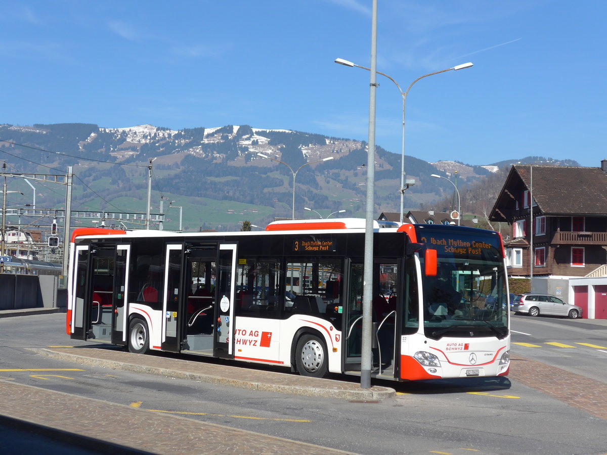 (202'823) - AAGS Schwyz - Nr. 22/SZ 70'422 - Mercedes am 22. M�rz 2019 beim Bahnhof Schwyz