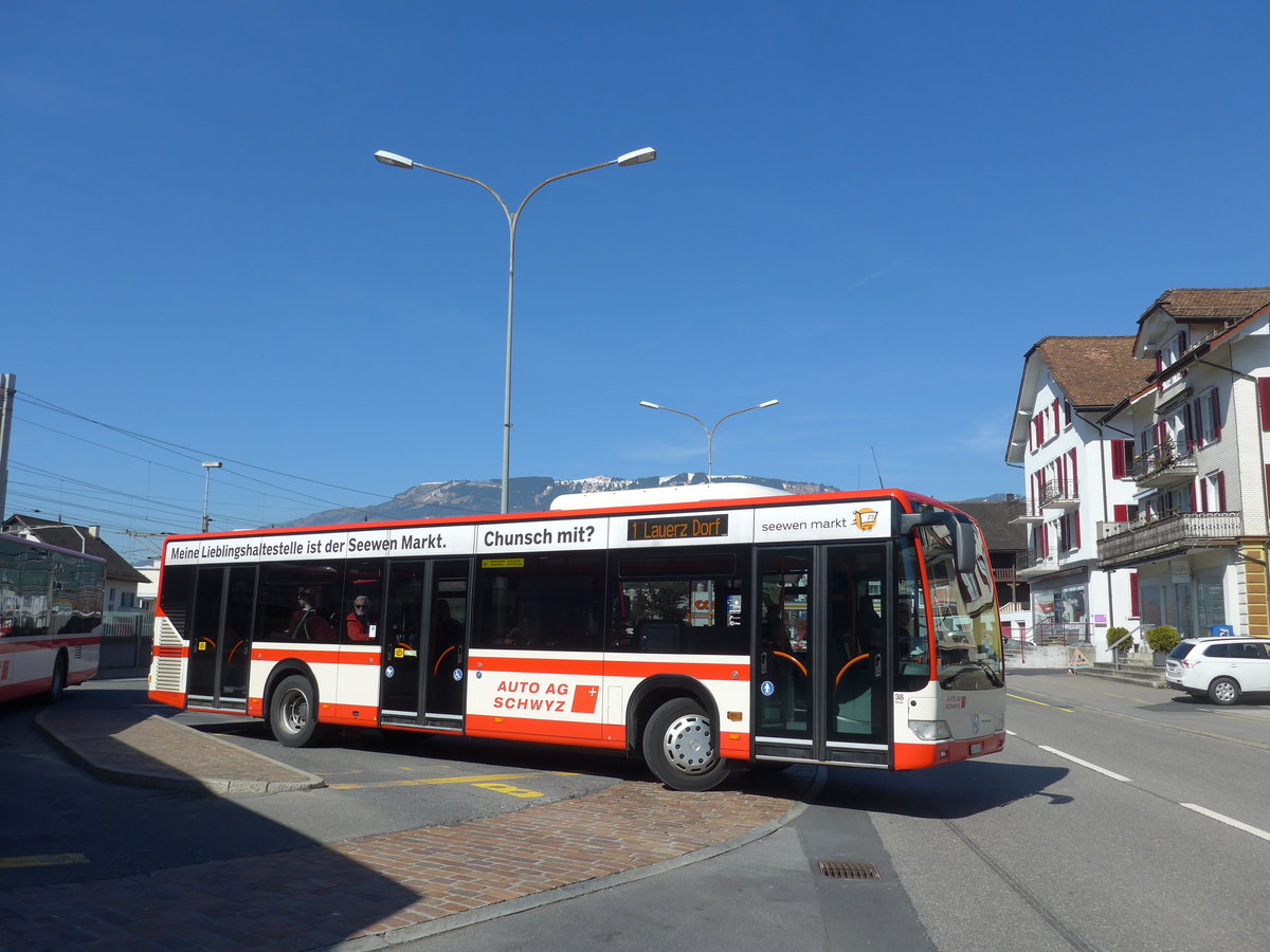 (202'850) - AAGS Schwyz - Nr. 38/SZ 57'338 - Mercedes am 22. M�rz 2019 beim Bahnhof Schwyz