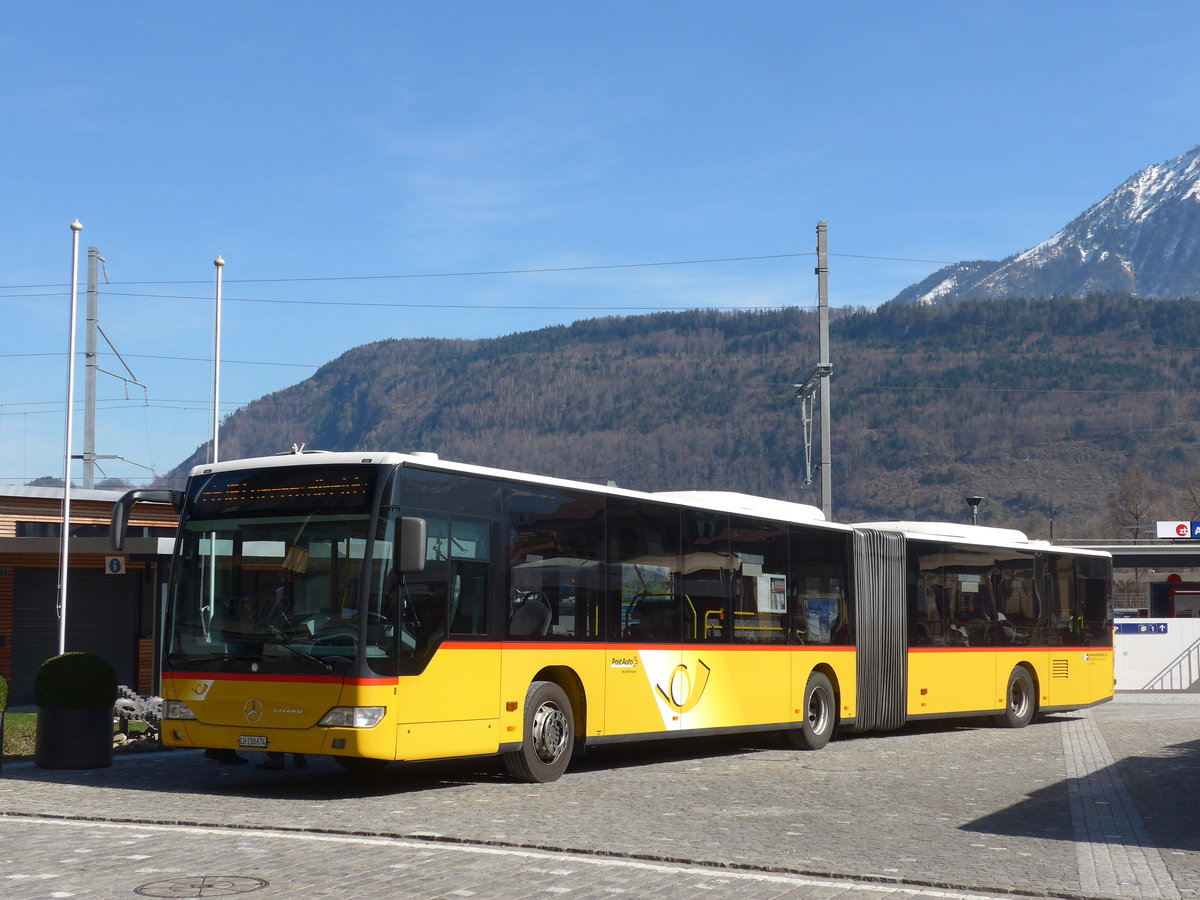 (202'863) - H�fliger, Sursee - Nr. 8/LU 230'674 - Mercedes am 22. M�rz 2019 beim Bahnhof Alpnachstad