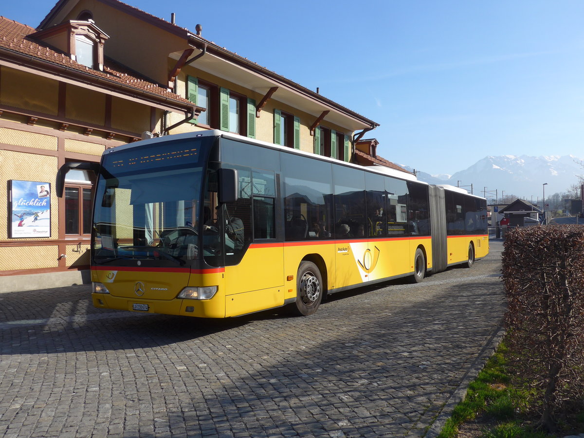 (202'889) - H�fliger, Sursee - Nr. 8/LU 230'674 - Mercedes am 22. M�rz 2019 beim Bahnhof Alpnachstad