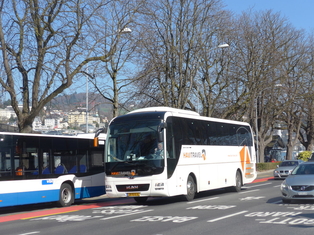 (202'994) - Aus Holland: Havi Travel, Loenen - Nr. 419/08-BJG-6 - MAN am 23. M�rz 2019 beim Bahnhof Luzern 