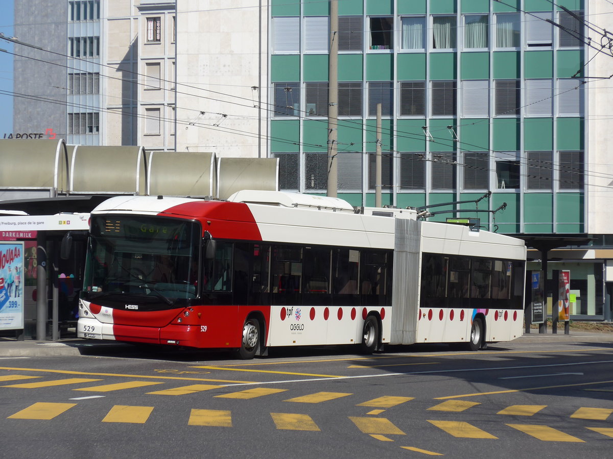 (203'237) - TPF Fribourg - Nr. 529 - Hess/Hess Gelenktrolleybus am 24. M�rz 2019 beim Bahnhof Fribourg