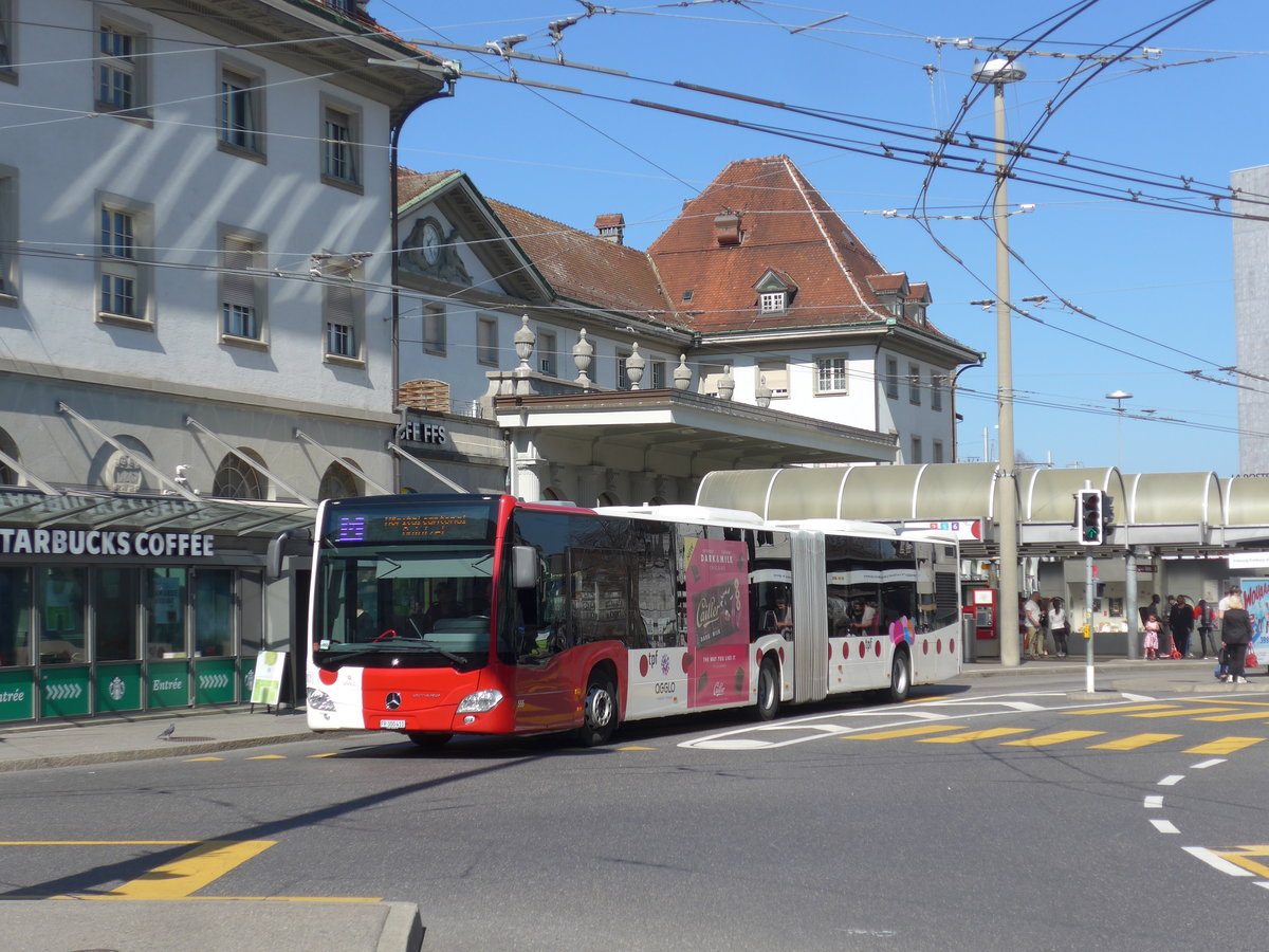 (203'257) - TPF Fribourg - Nr. 555/FR 300'411 - Mercedes am 24. M�rz 2019 beim Bahnhof Fribourg