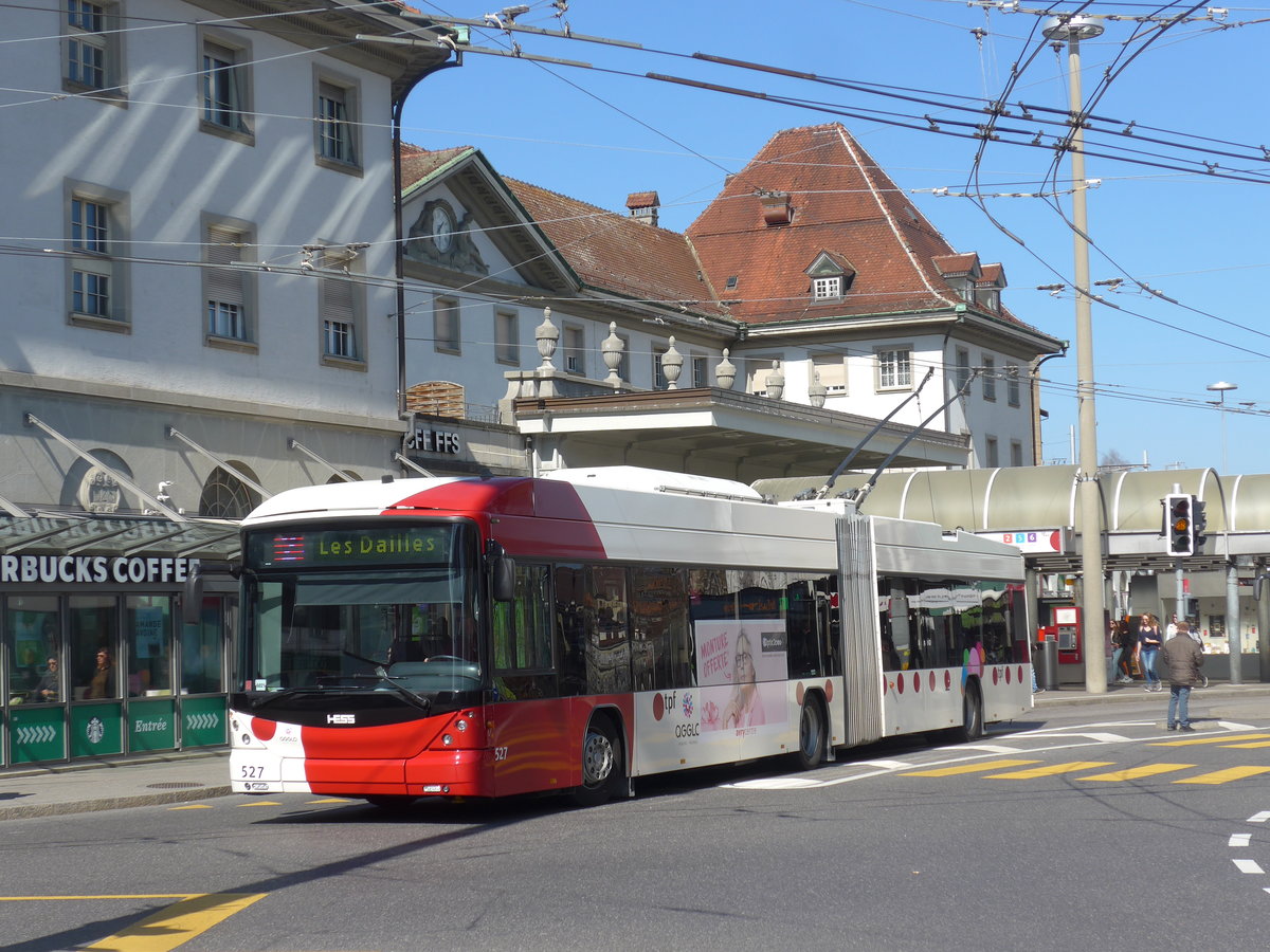 (203'260) - TPF Fribourg - Nr. 527 - Hess/Hess Gelenktrolleybus am 24. M�rz 2019 beim Bahnhof Fribourg