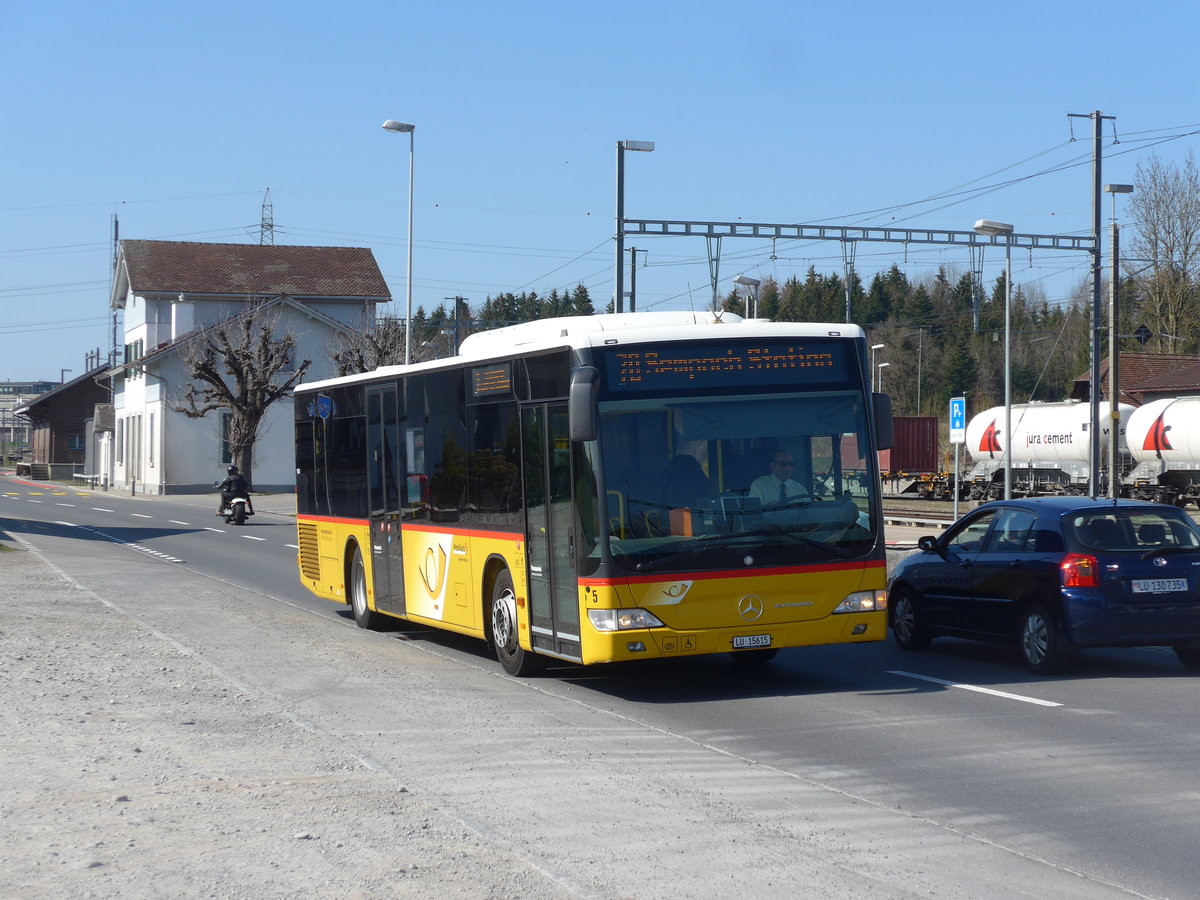 (203'347) - SB Trans, Sursee - Nr. 5/LU 15'615 - Mercedes am 30. M�rz 2019 beim Bahnhof Rothenburg