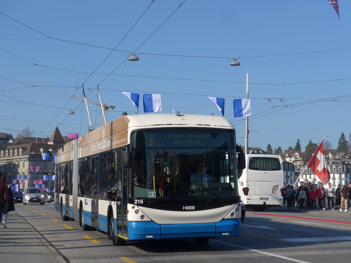 (203'363) - VBL Luzern - Nr. 216 - Hess/Hess Gelenktrolleybus am 30. M�rz 2019 in Luzern, Bahnhofbr�cke