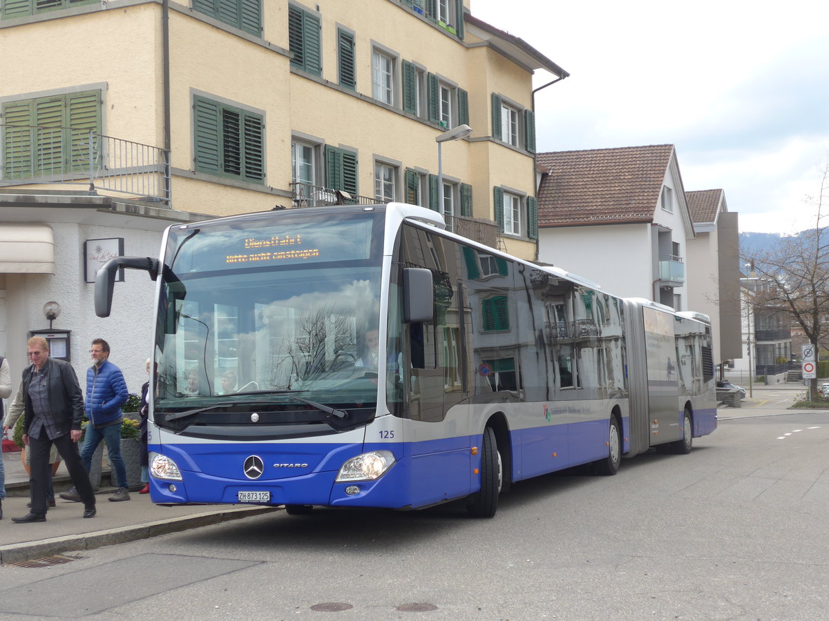 (203'504) - VZO Gr�ningen - Nr. 125/ZH 873'125 - Mercedes am 7. April 2019 beim Bahnhof K�snacht