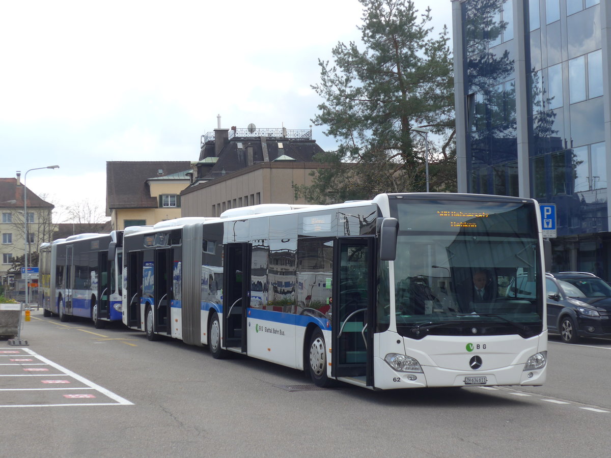 (203'518) - Welti-Furrer, Bassersdorf - Nr. 62/ZH 634'611 - Mercedes am 7. April 2019 beim Bahnhof K�snacht