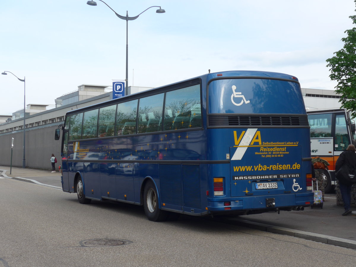 (204'076) - Aus Deutschland: VbA, M�nchen - M-AV 2332 - Setra am 26. April 2019 in Haguenau, Parkplatz