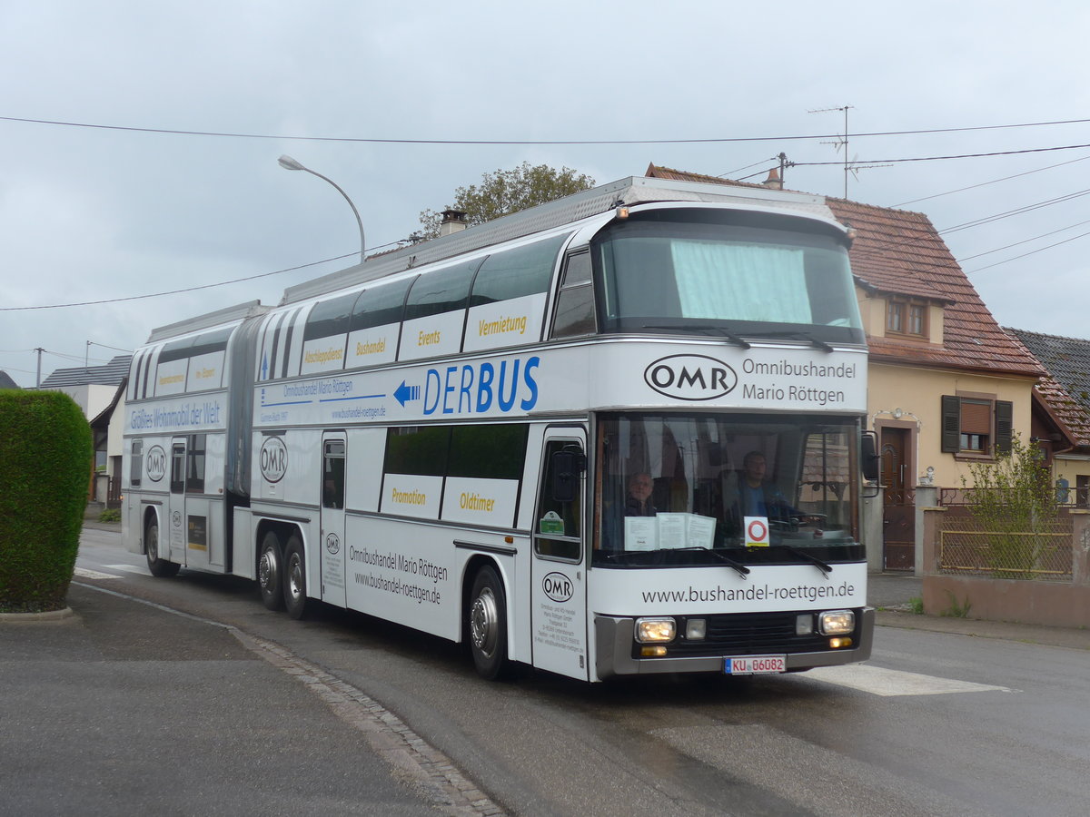 (204'228) - Aus Deutschland: R�ttgen, Untersteinach - KU 06'082 - Neoplan am 27. April 2019 in Stundwiller, Rue Principale (1997: Gr�sstes Wohnmobil der Welt)
