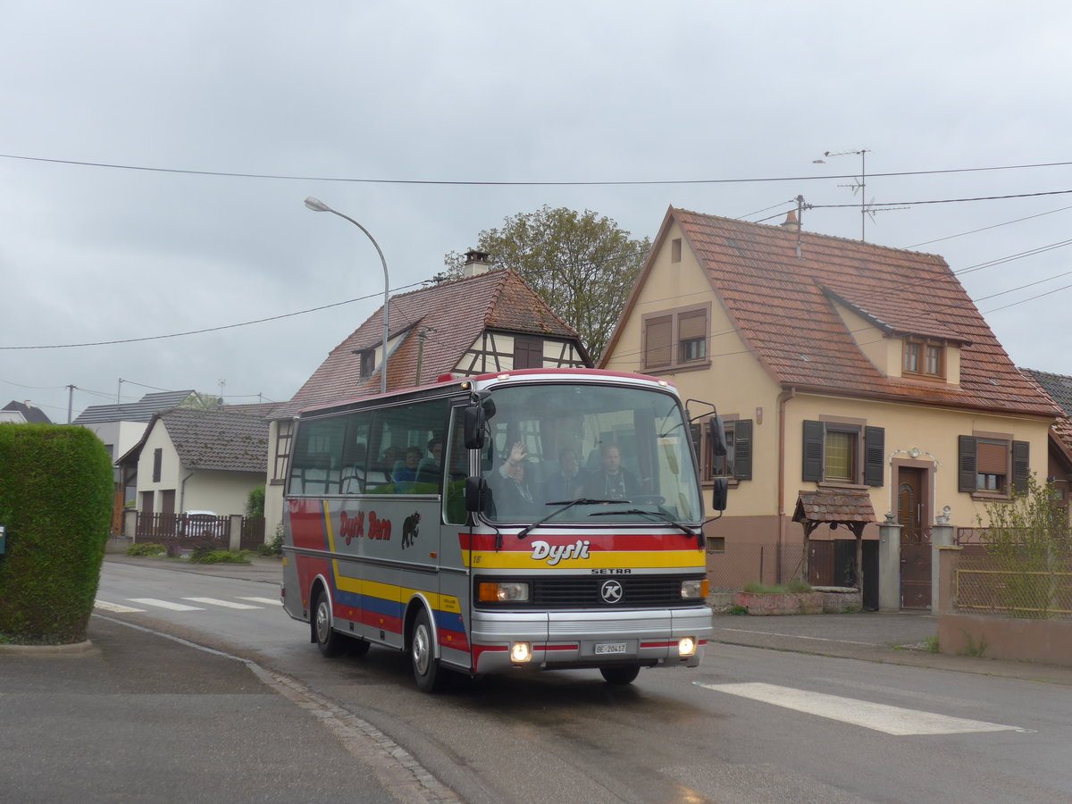 (204'230) - Aus der Schweiz: Dysli, Bern - Nr. 15/BE 20'417 - Setra (ex Auto-Transports, La C�te-aux-F�es) am 27. April 2019 in Stundwiller, Rue Principale
