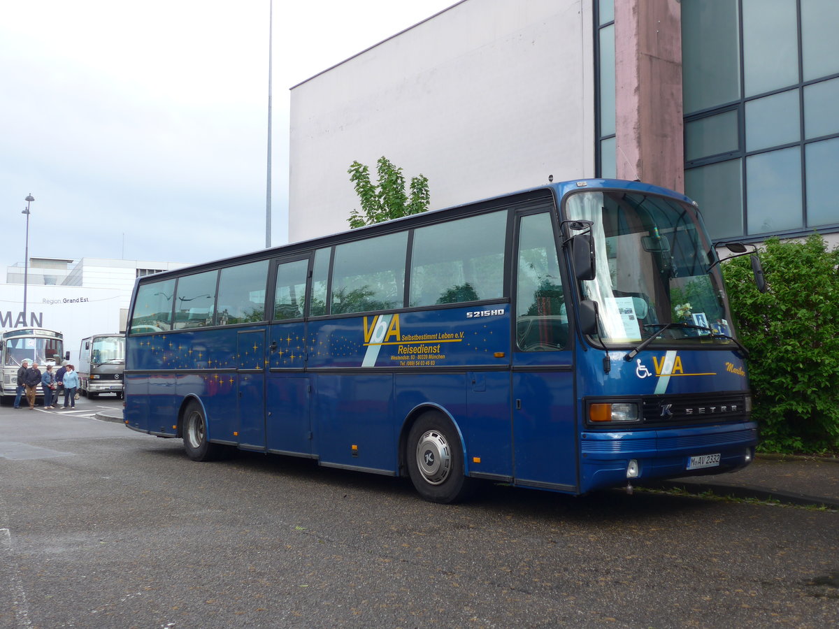 (204'429) - Aus Deutschland: VbA, M�nchen - M-AV 2332 - Setra am 27. April 2019 in Haguenau, Parkplatz