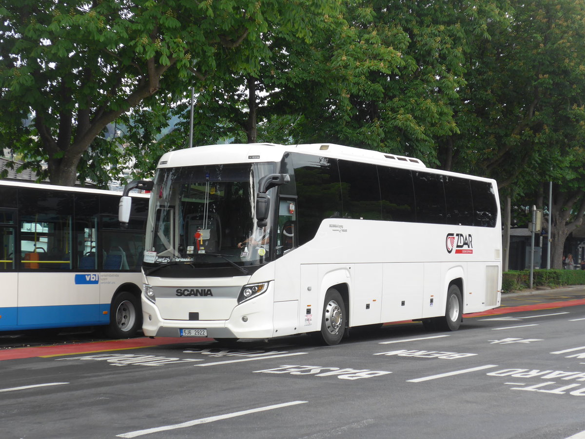 (206'261) - Aus Tschechien: ZDAR, Zd�r nad S�zavou - 5J6 2922 - Scania/Higer am 9. Juni 2019 beim Bahnhof Luzern