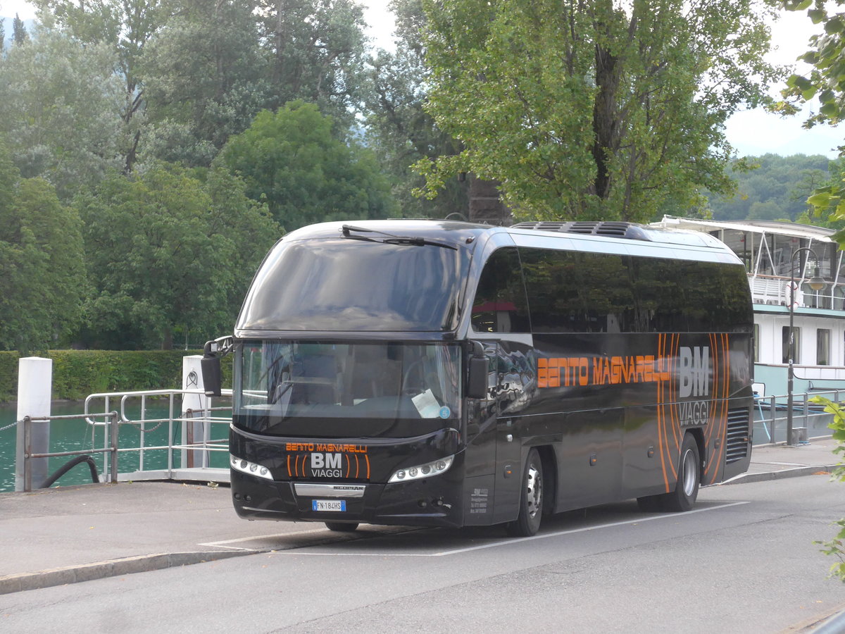 (208'264) - Aus Italien: Magnarelli, Terracina - FN-184 HS - Neoplan am 2. August 2019 bei der Schiffl�ndte Thun