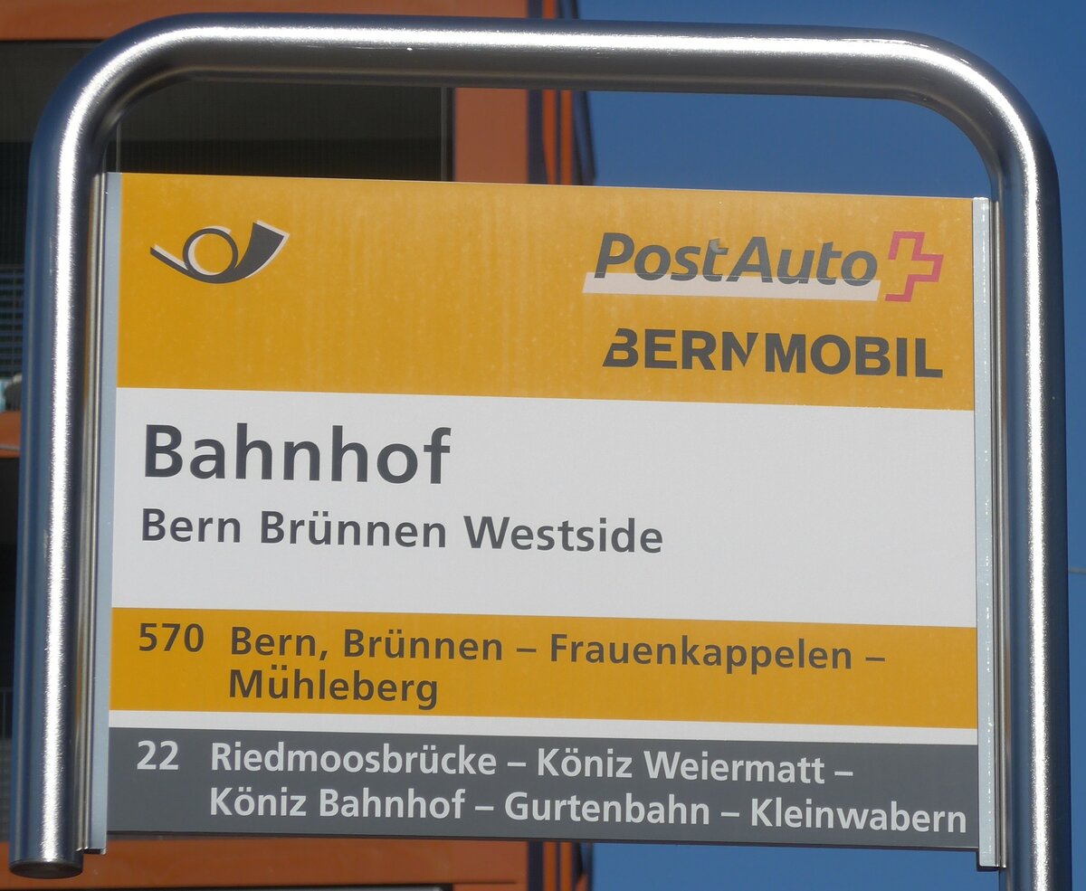(209'707) - PostAuto/BERNMOBIL-Haltestellenschild - Bern Br�nnen Westside, Bahnhof - am 15. September 2019