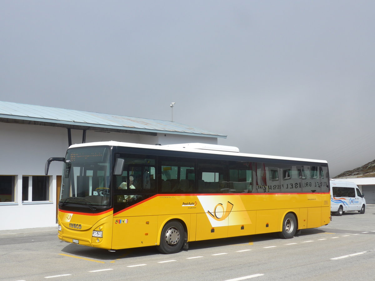 (209'837) - PostAuto Bern - BE 476'689 - Iveco am 28. September 2019 in Grimsel, Passh�he