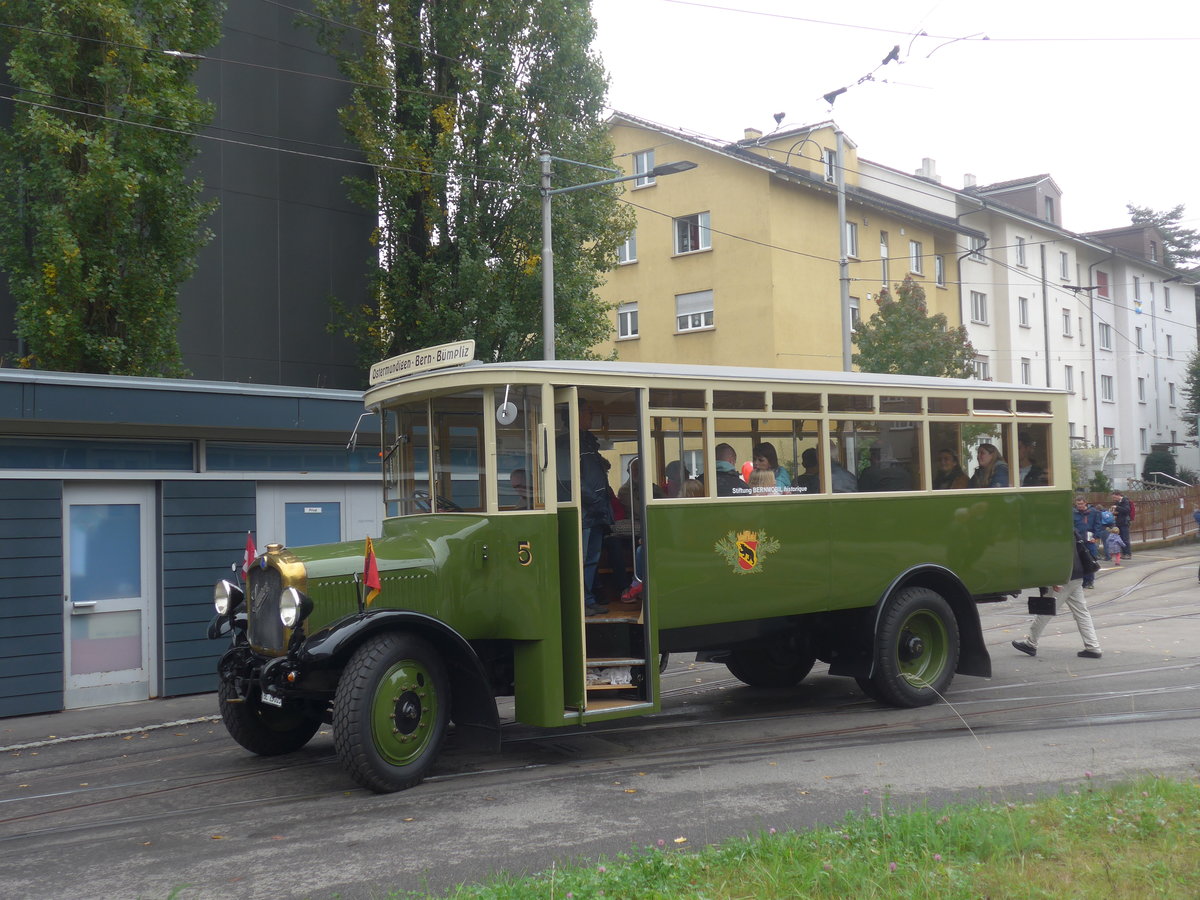 (210'425) - SVB Bern (Bernmobil historique) - Nr. 5/BE 29'005 - Saurer am 20. Oktober 2019 in Bern, Weissenb�hl