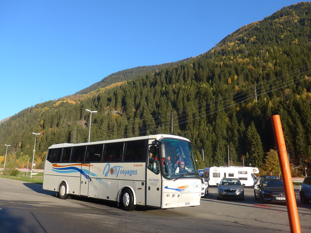 (210'504) - Joly Voyages, Les Breuleux - JU 34'931 - Bova am 26. Oktober 2019 in Ambr�-Piotta, Rastst�tte
