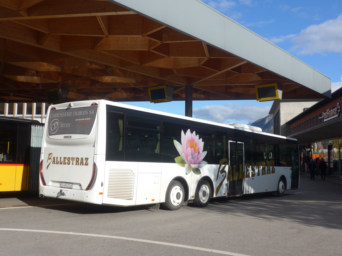 (210'945) - Ballestraz, Gr�ne - VS 494'274 - Iveco (ex Vorf�hrfahrzeug Iveco France) am 9. November 2019 beim Bahnhof Sion