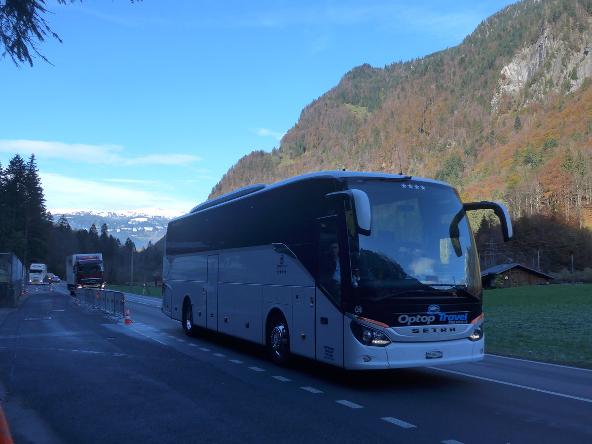 (210'999) - Optop Travel, Opfikon - Nr. 8/ZH 765'771 - Setra am 11. November 2019 in Zweil�tschinen, Abzweigung