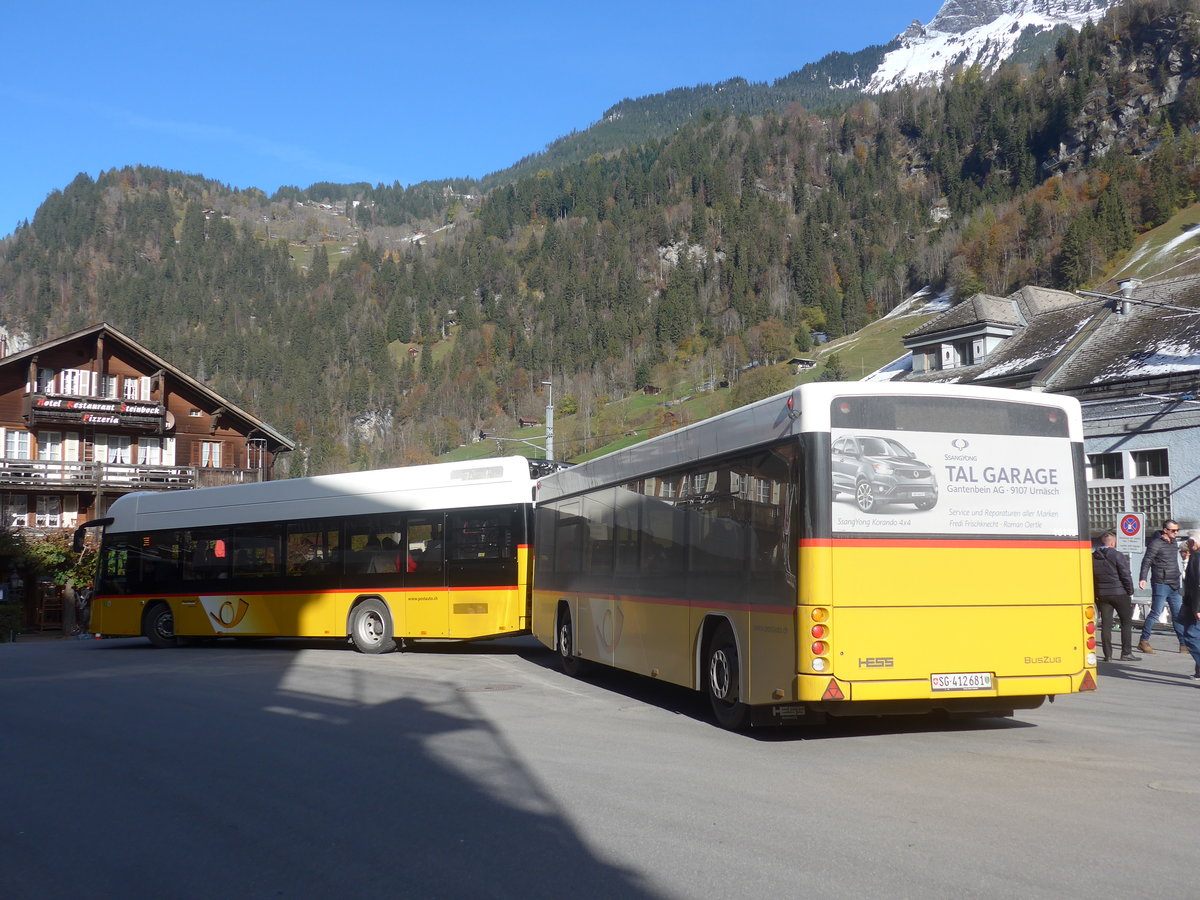 (211'016) - PostAuto Ostschweiz - SG 426'001 - Hess + SG 412'681 - Hess Personenanh�nger am 11. November 2019 beim Bahnhof Lauterbrunnen