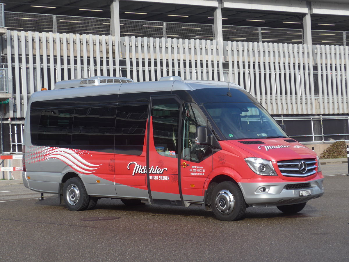 (211'056) - M�chler, Siebnen - SZ 29'935 - Mercedes am 12. November 2019 in Z�rich, Flughafen