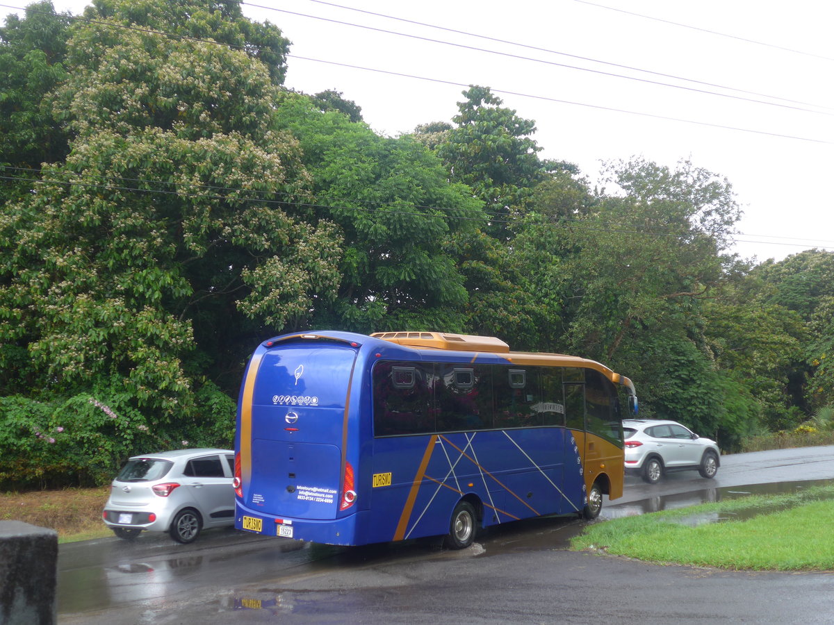 (211'442) - Tetostours, San Jos� - 15'223 - Hino am 16. November 2019 in Nuevo Arenal, Los H�roes