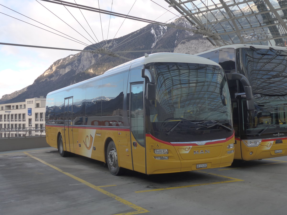 (212'552) - PostAuto Graub�nden - GR 173'202 - MAN am 7. Dezember 2019 in Chur, Postautostation