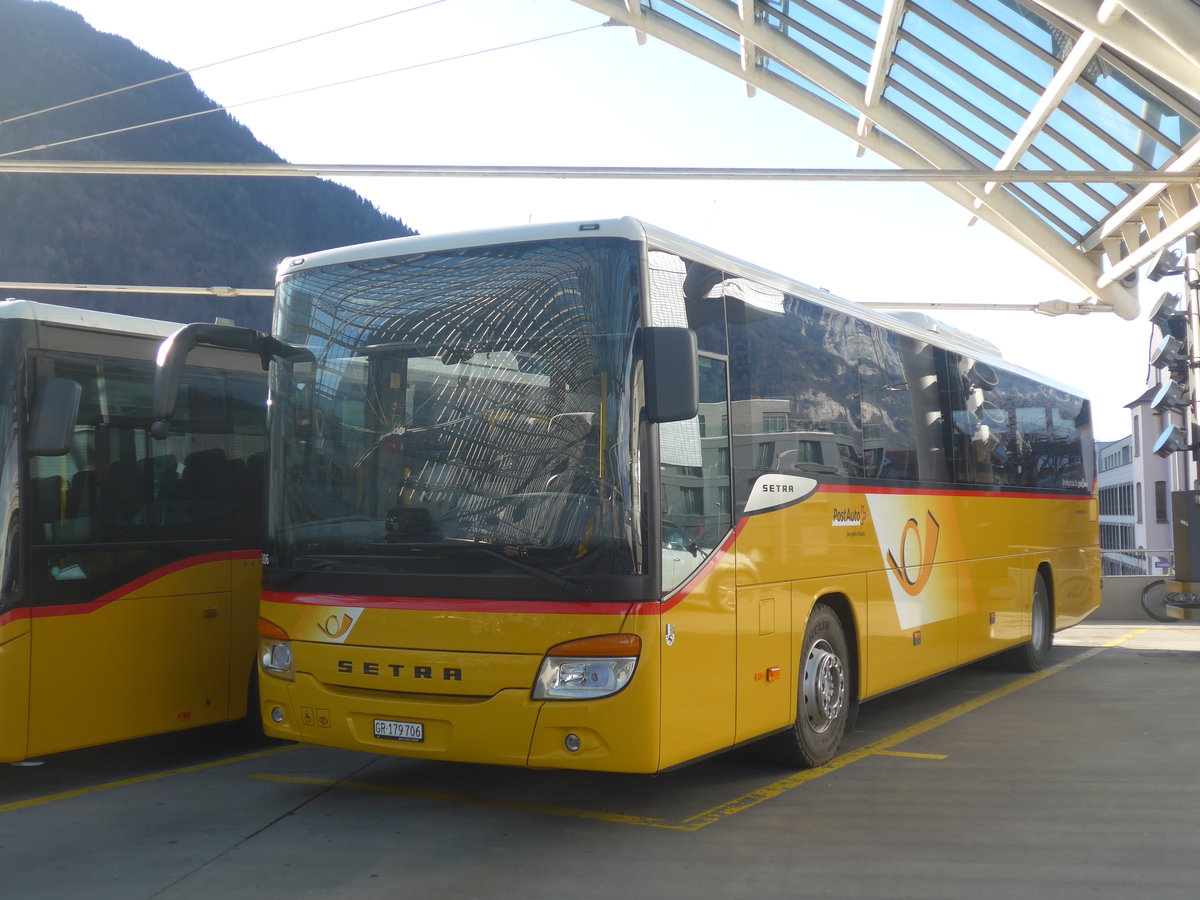 (212'619) - PostAuto Graub�nden - GR 179'706 - Setra am 7. Dezember 2019 in Chur, Postautostation