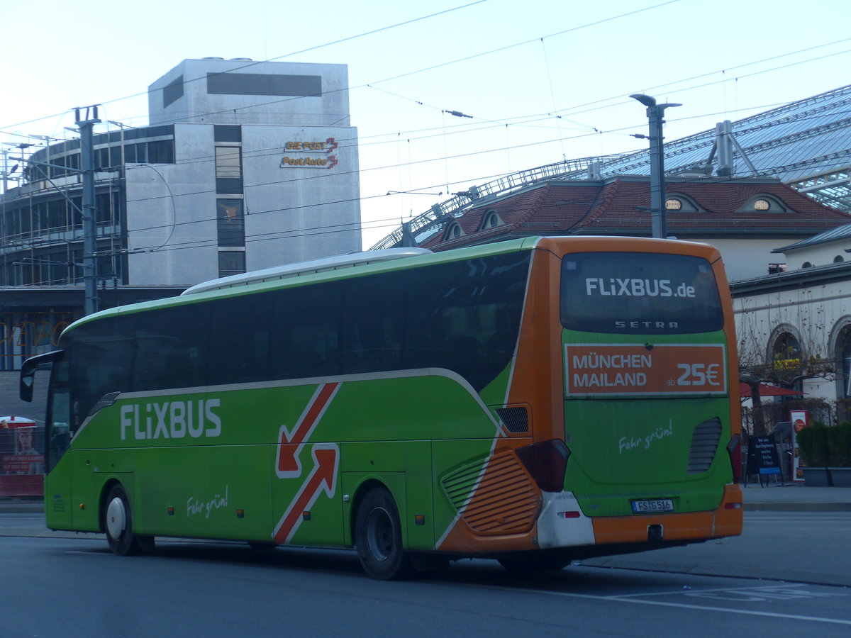(212'633) - Aus Deutschland: Gr�ner, Rudelzhausen - FS-G 516 - Setra am 7. Dezember 2019 beim Bahnhof Chur