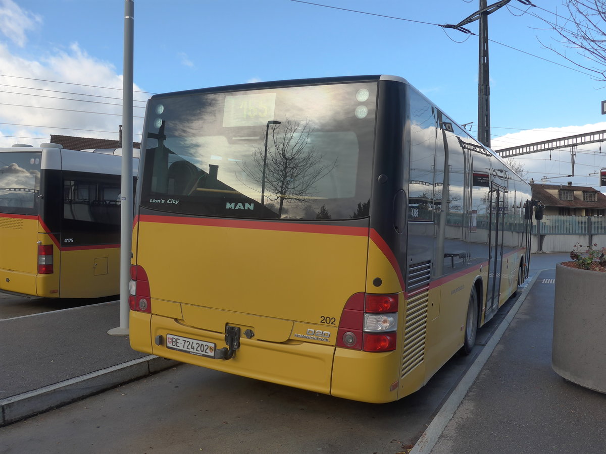 (212'923) - PostAuto Bern - Nr. 202/BE 724'202 - MAN (ex RBS Worblaufen Nr. 202) am 14. Dezember 2019 beim Bahnhof M�nsingen