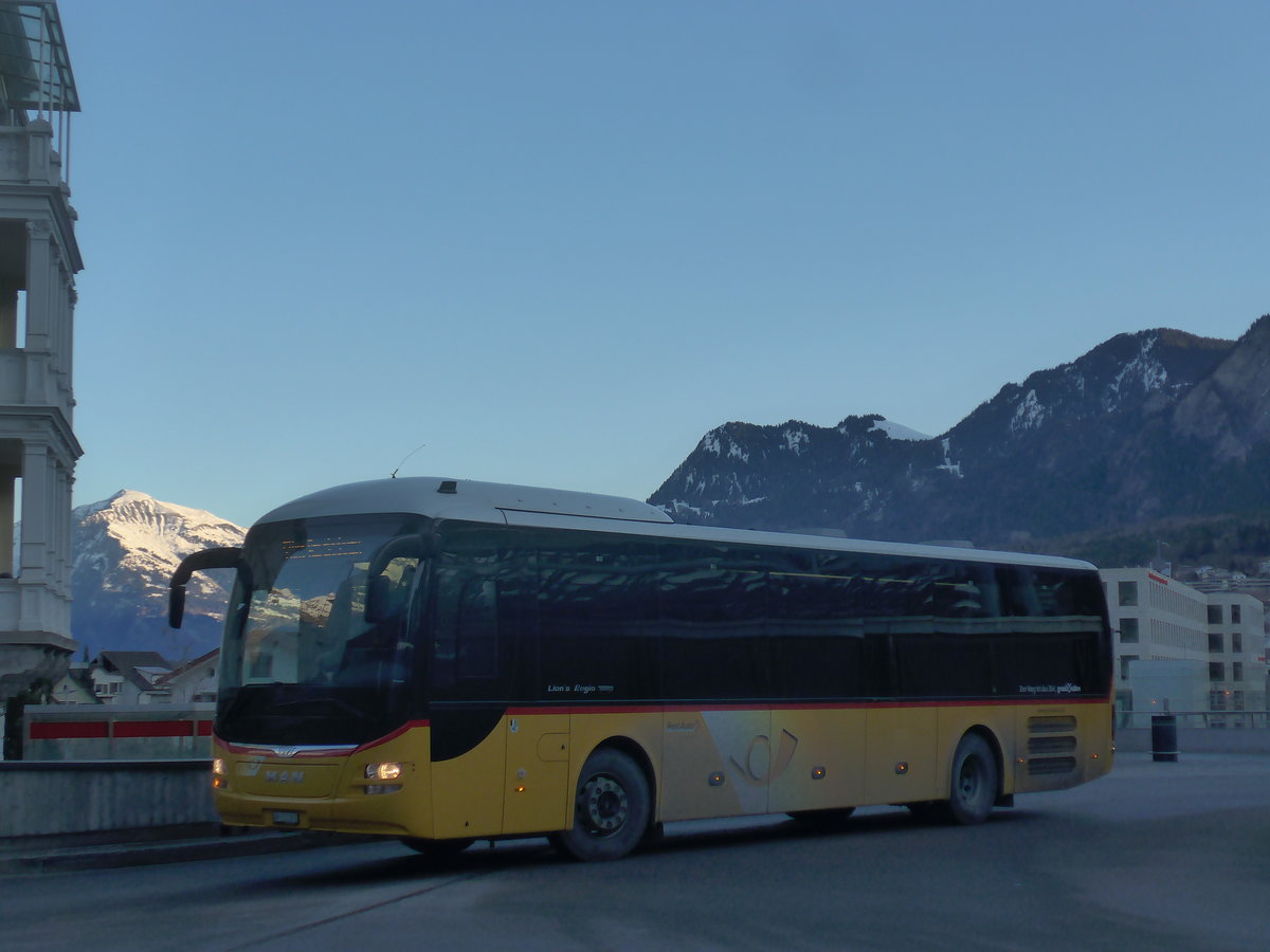 (213'215) - PostAuto Graub�nden - GR 173'201 - MAN am 1. Januar 2020 in Chur, Postautostation