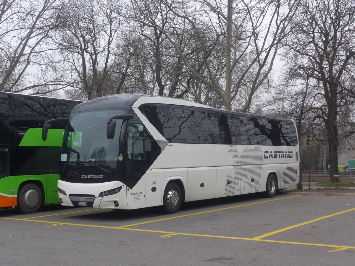 (213'274) - Aus Italien: Castano, Varese - Nr. 13/FS-767 KM - Neoplan am 1. Januar 2020 in Z�rich, Sihlquai