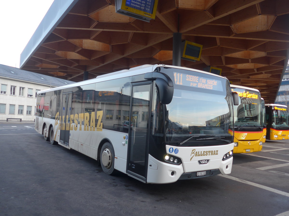 (213'323) - Ballestraz, Gr�ne - VS 332'330) - VDL am 4. Januar 2020 beim Bahnhof Sion